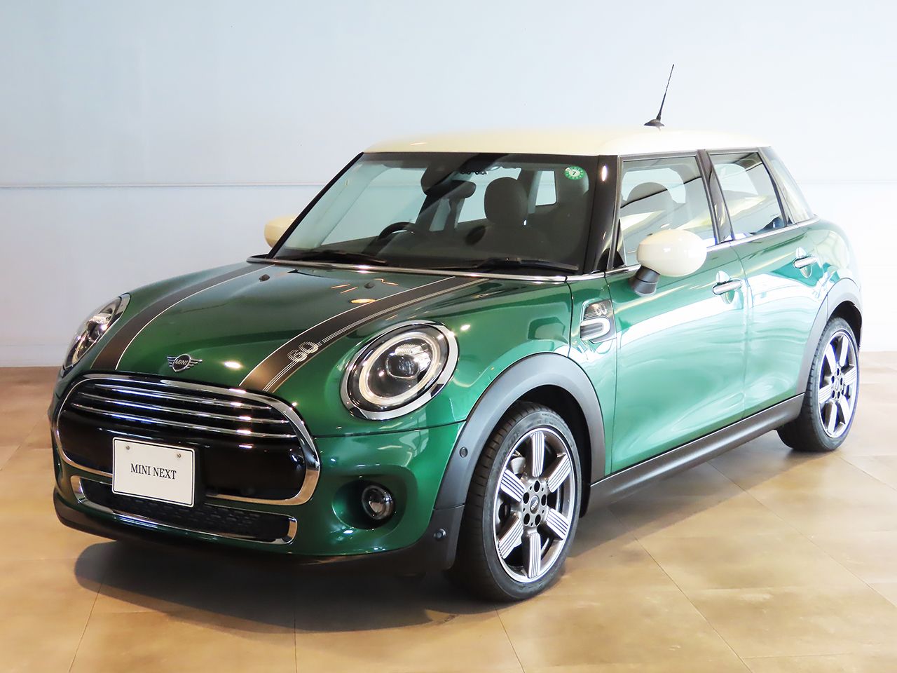 MINI COOPER D 5 DOOR.
