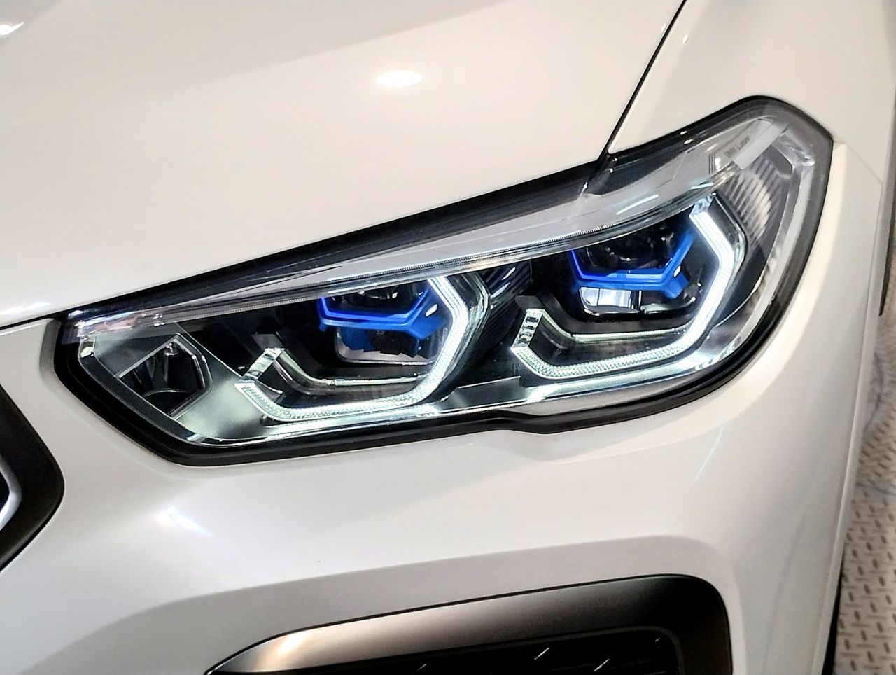 X* M50i RHD