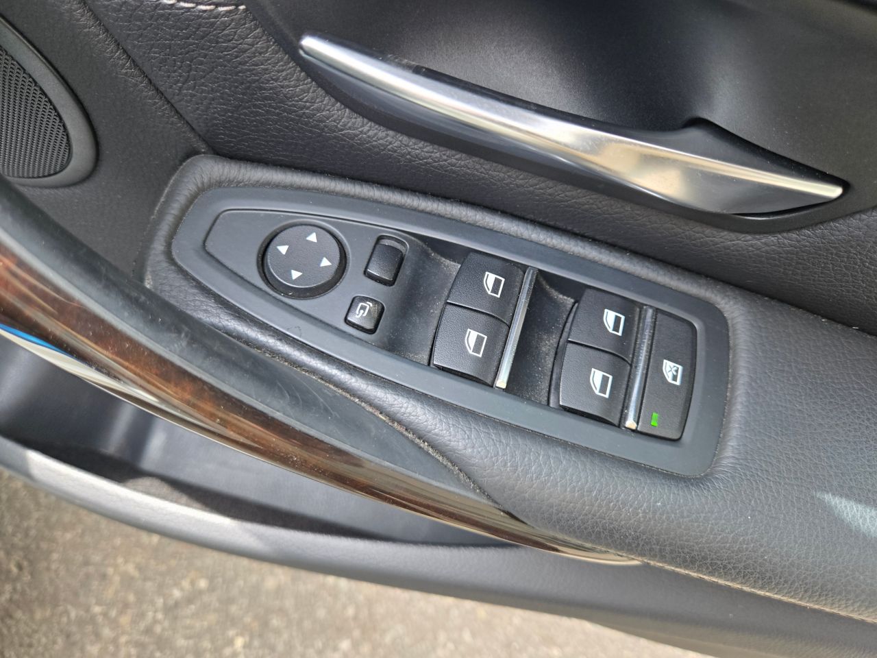 320I XDRIVE SEDAN RHD