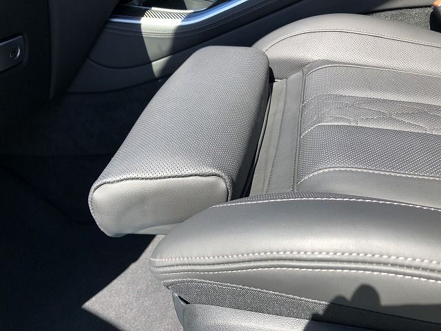 X5 M60i xDrive RHD