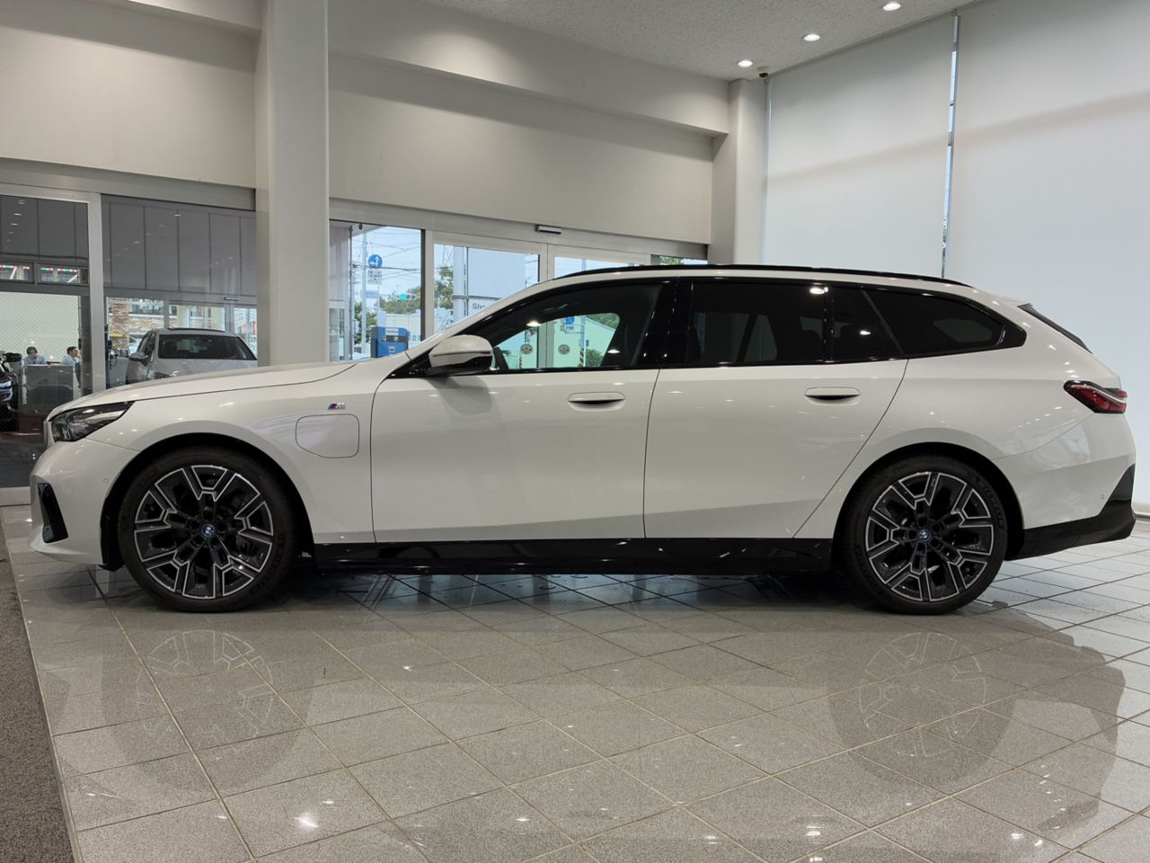 BMW i5 eDrive40 M Sport RHD