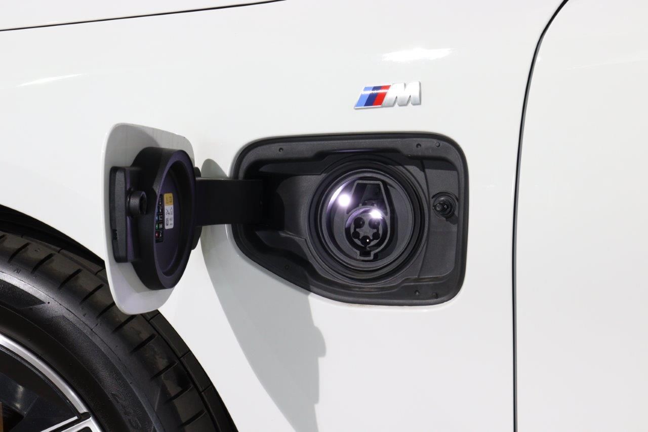 BMW i5 eDrive40 M Sport RHD