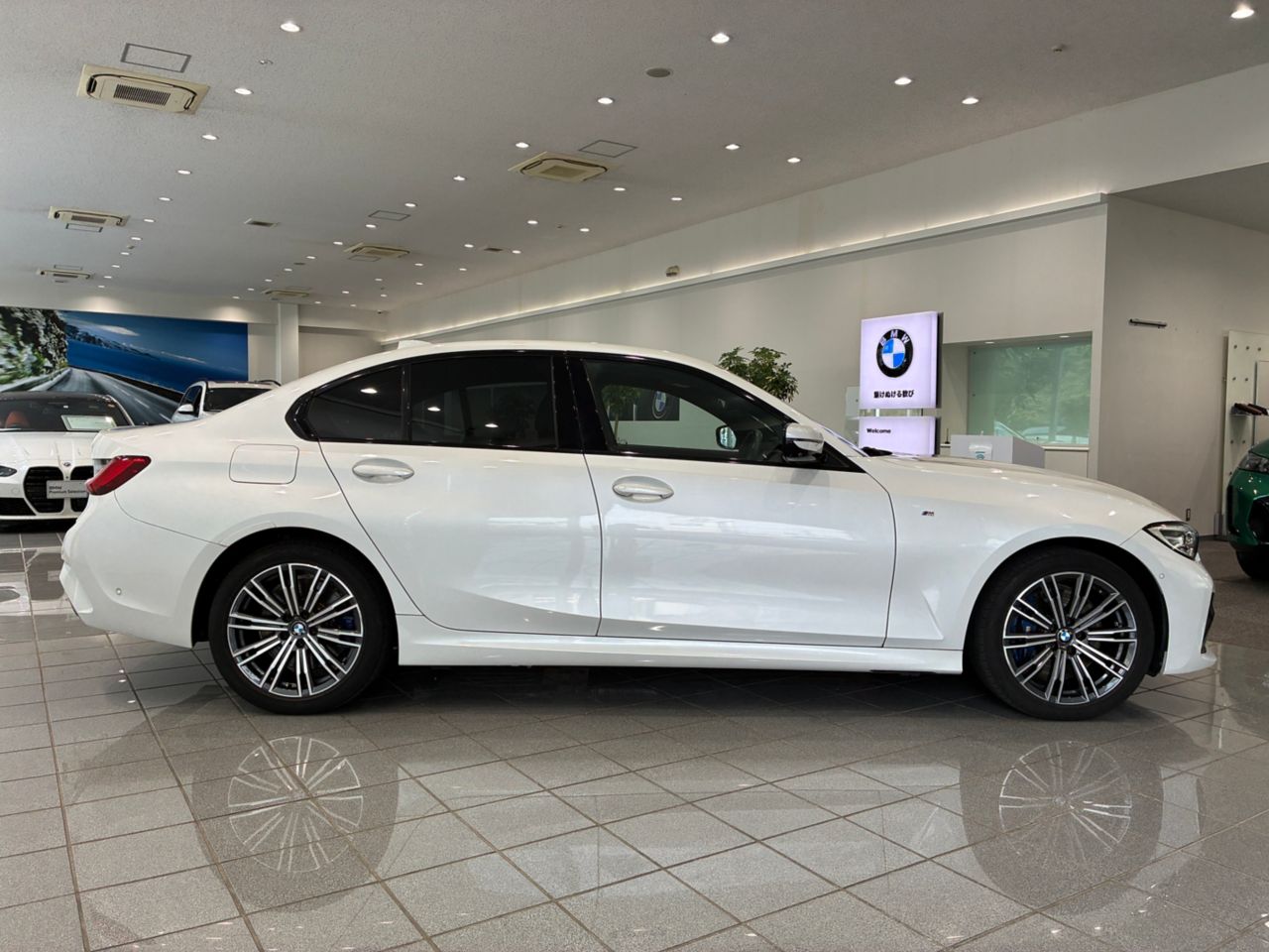 G20 330e Saloon RHD