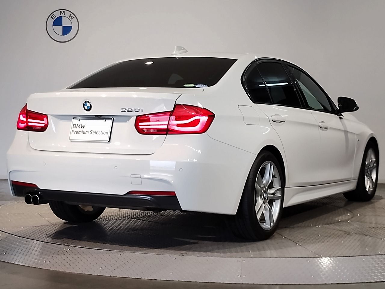 320I SEDAN RHD