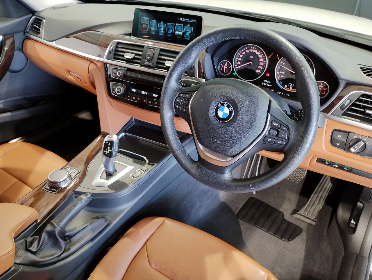 320D SEDAN RHD