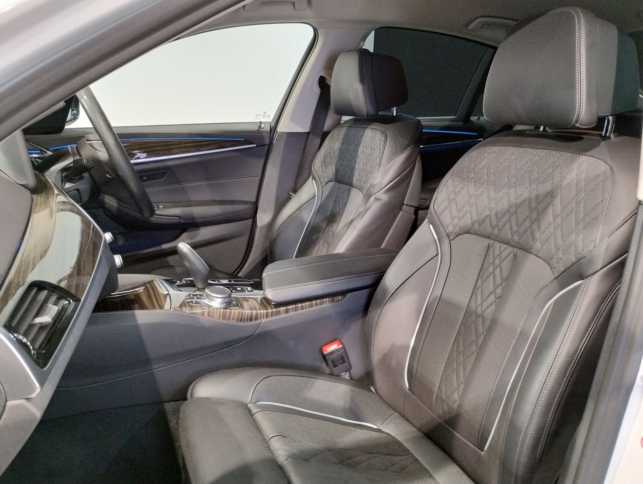 530e Sedan RHD