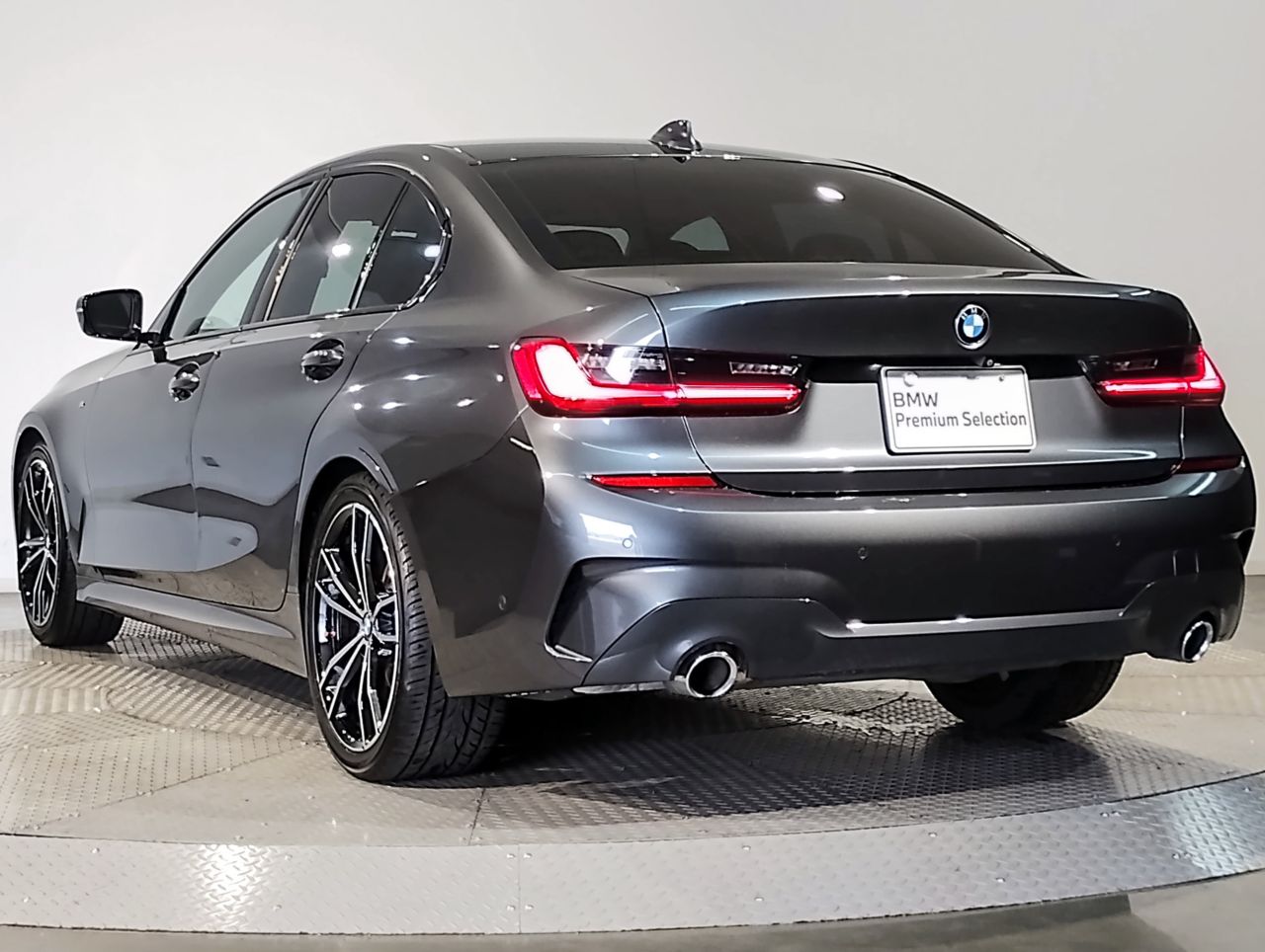 320i Sedan RHD