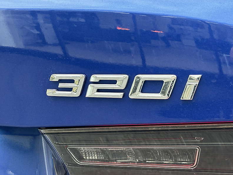 320i Sedan RHD