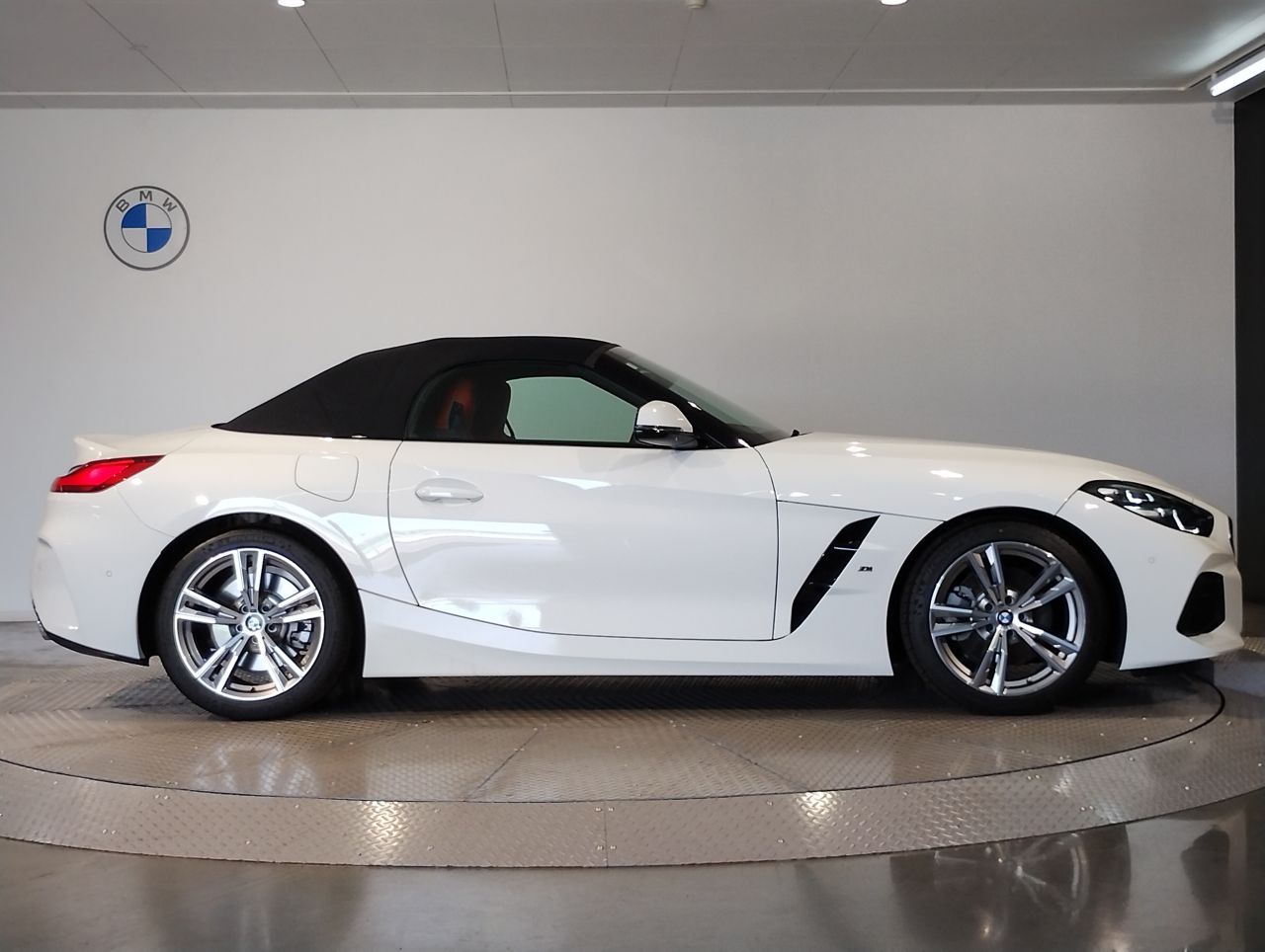 G29 z4 sDrive20i RHD
