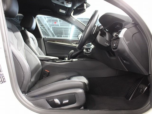 520d xDrive Touring RHD