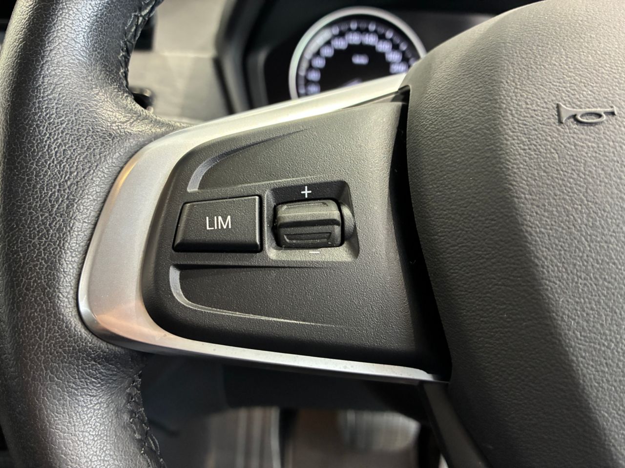 X1 sDrive18i RHD