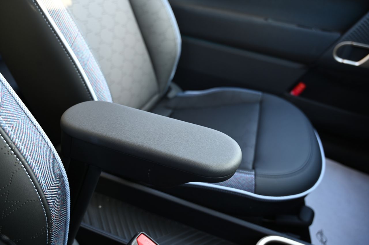 J01 MINI Cooper E