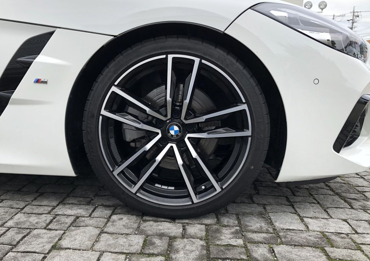 G29 z4 sDrive20i RHD