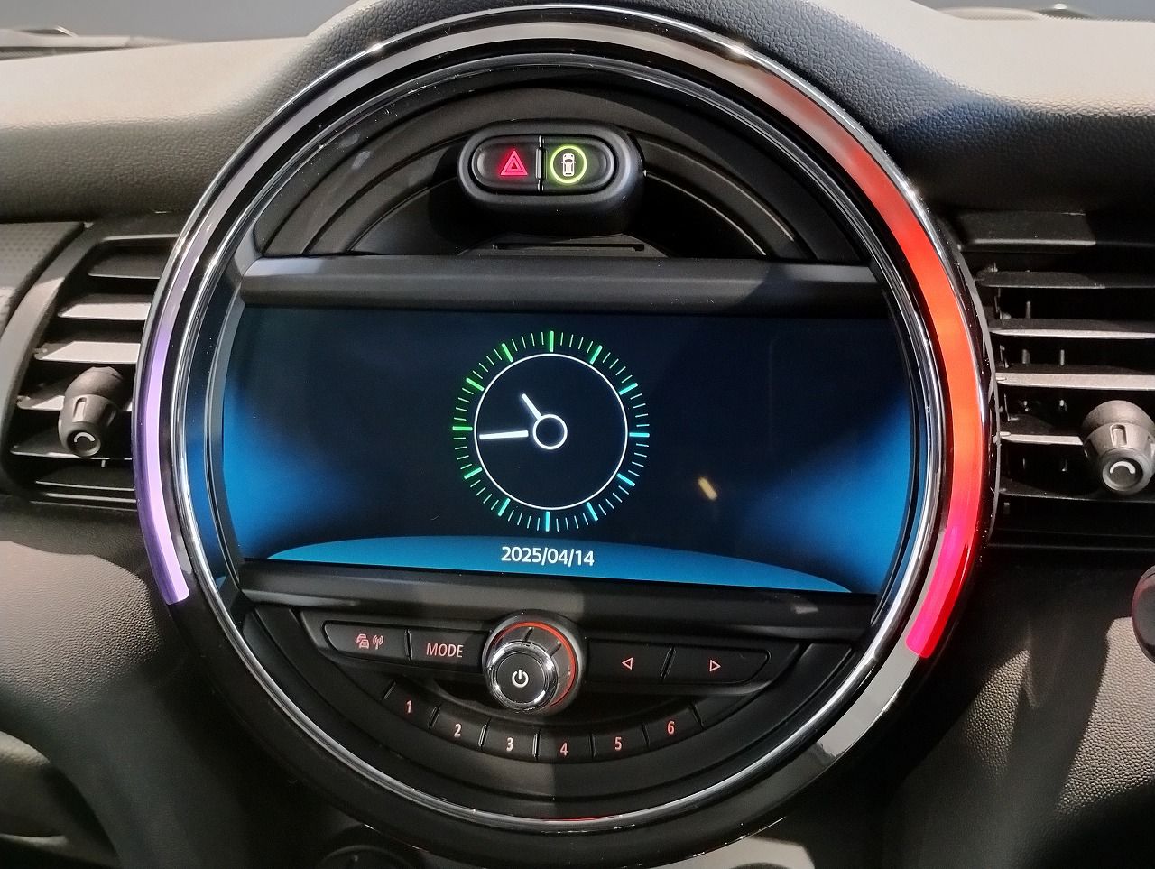F55 COOPER D (AT)