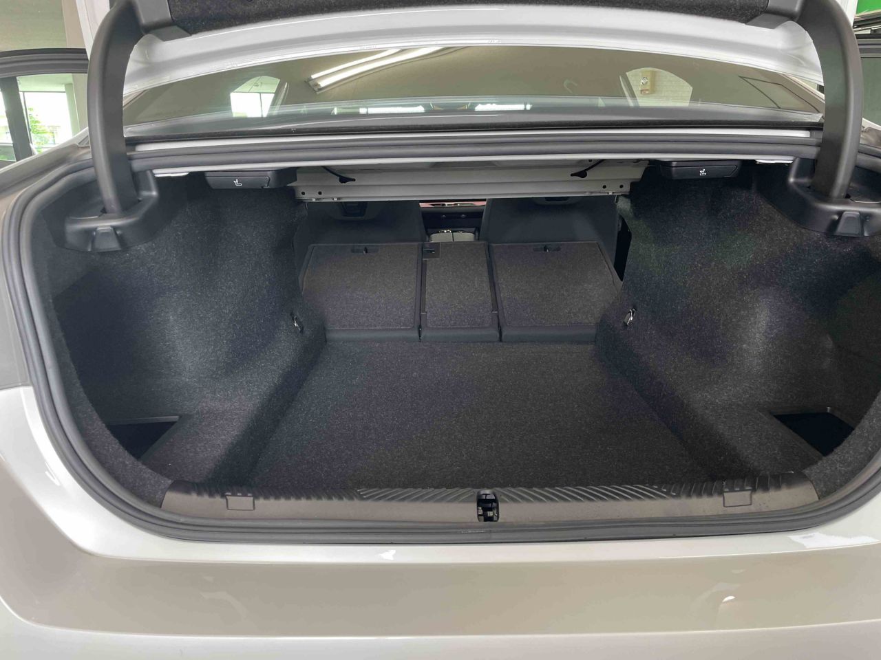 520i Sedan RHD