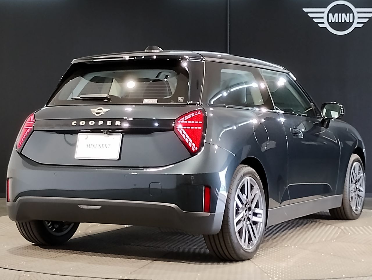 J01 MINI Cooper E