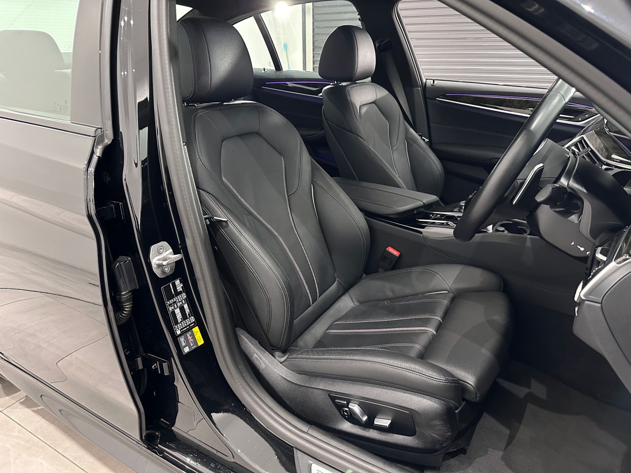 530e Sedan RHD