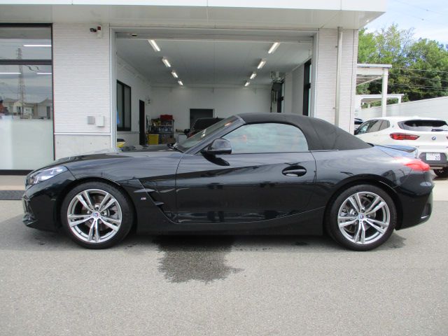 G29 z4 sDrive20i RHD