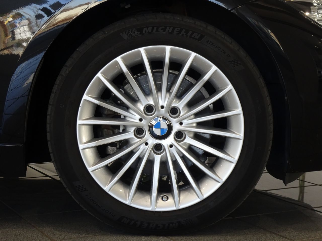 320D SEDAN RHD