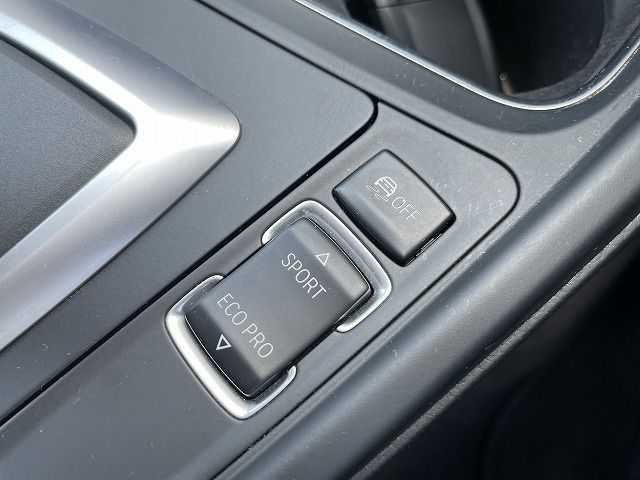 320D SEDAN RHD