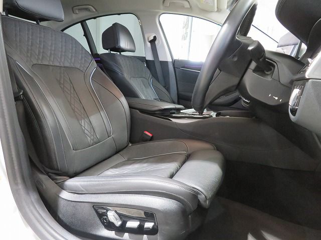 530e Sedan RHD