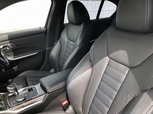 320i Sedan RHD