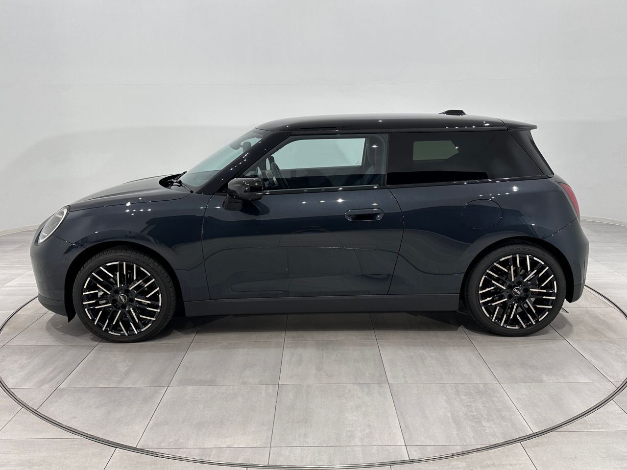 J01 MINI Cooper SE