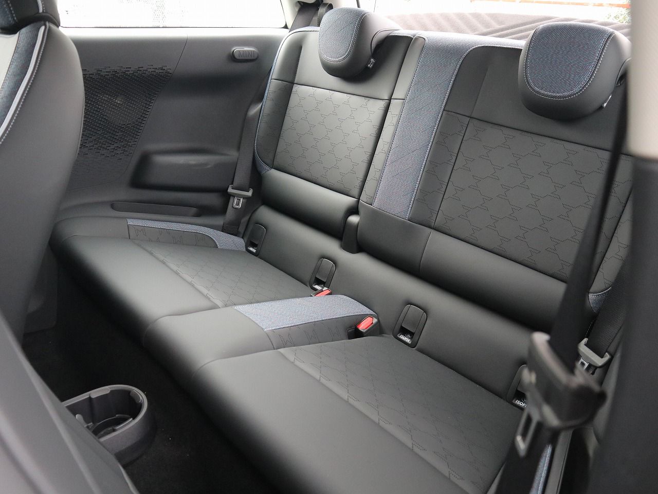 J01 MINI Cooper E