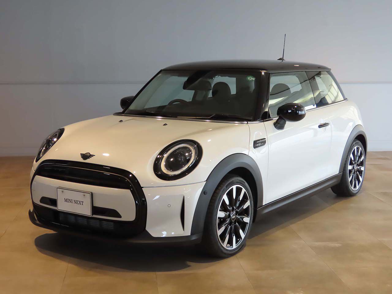 MINI COOPER 3 DOOR CAMDEN EDITION.