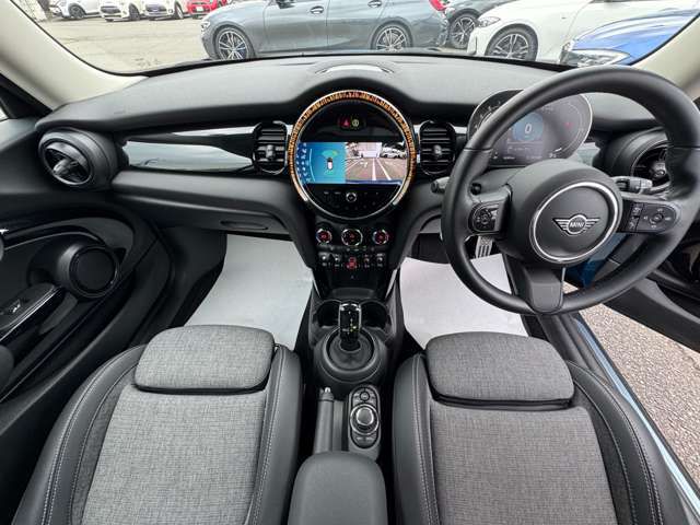 MINI Cooper F56 RHD