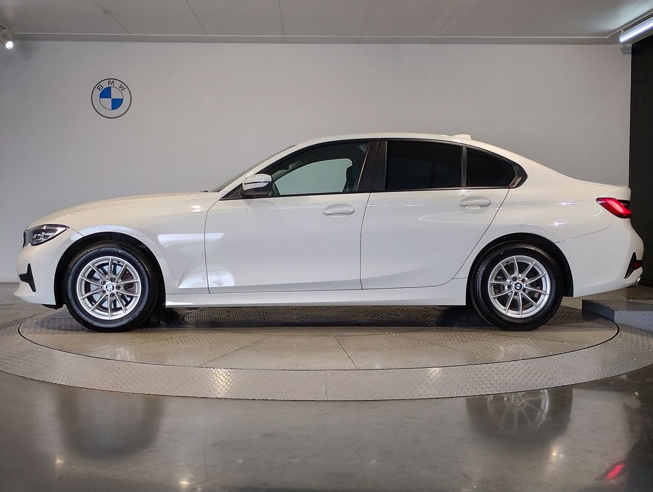 G20 320i Saloon RHD TU