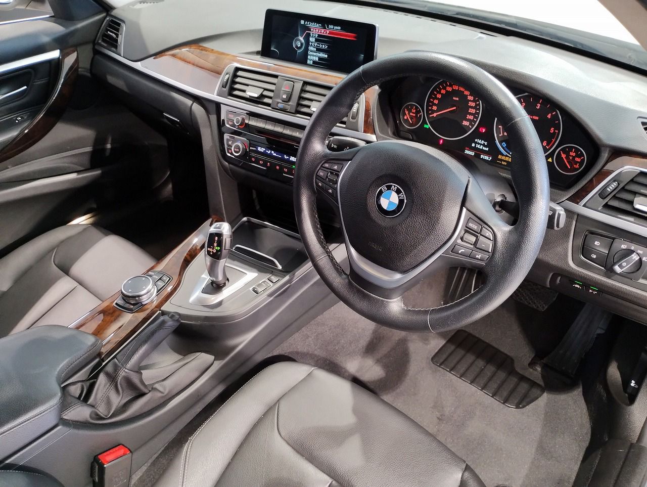 320D SEDAN RHD