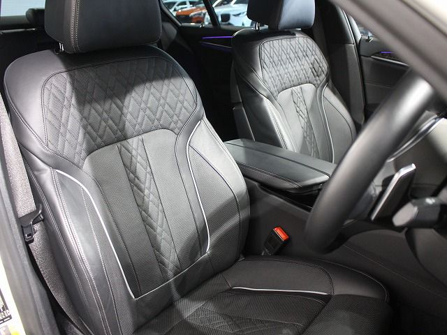 530e Sedan RHD