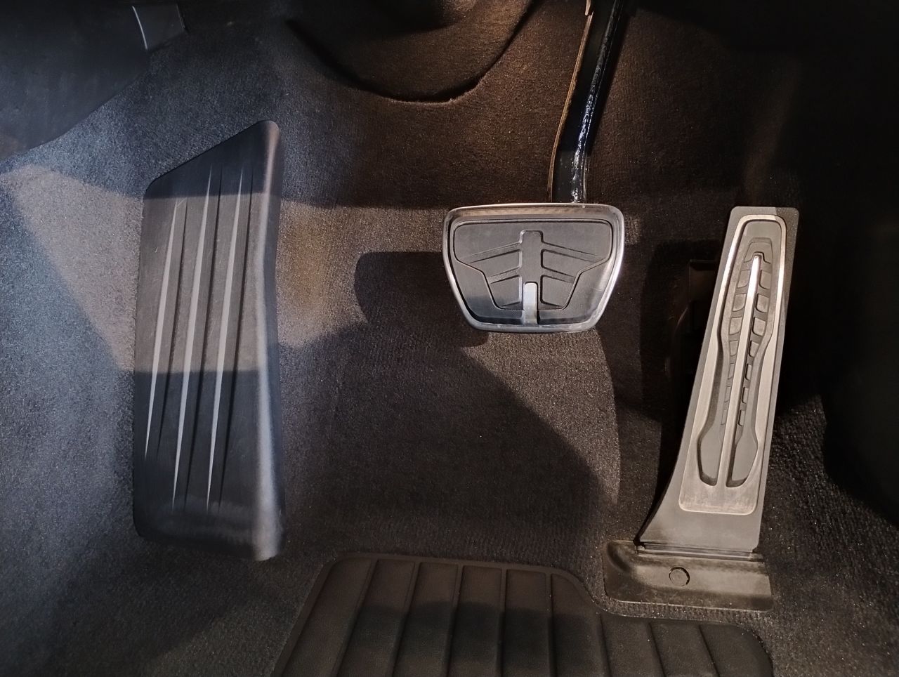 520d xDrive Sedan RHD