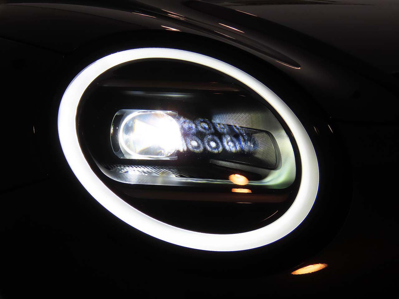 J01 MINI Cooper SE