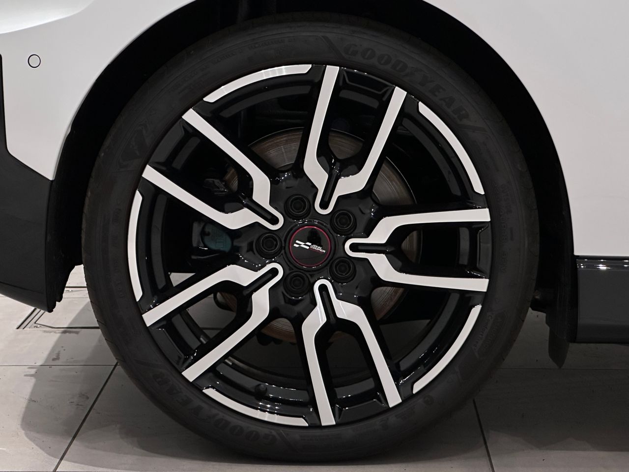 J01 MINI Cooper SE
