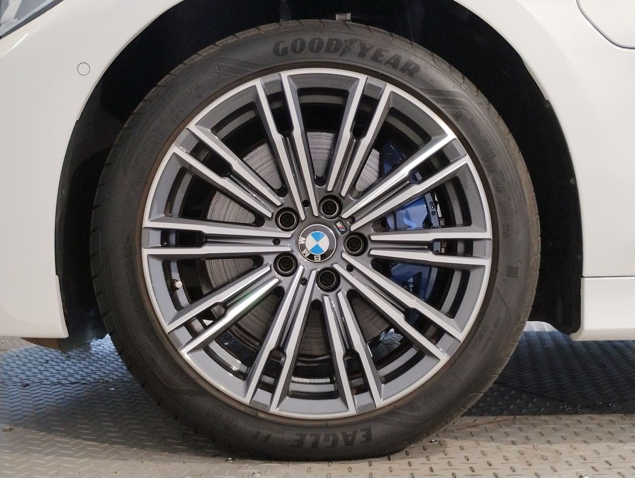 G20 330e Saloon RHD