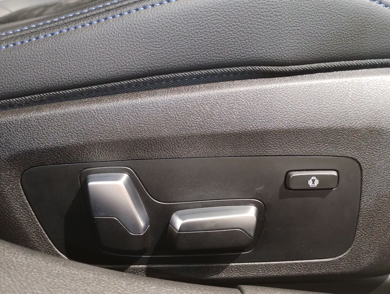 320d xDrive Berline RHD