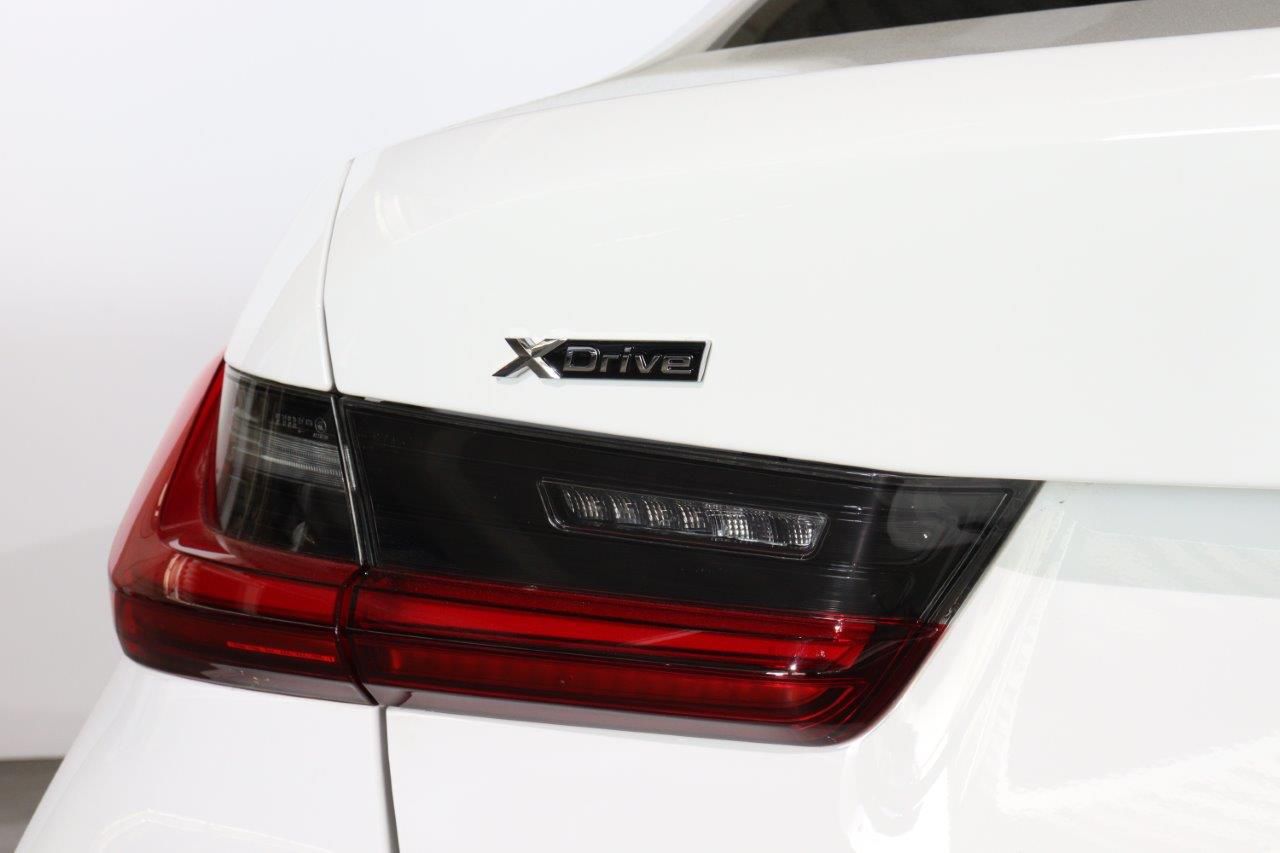 320d xDrive Berline RHD