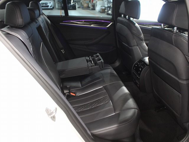 530e Sedan RHD