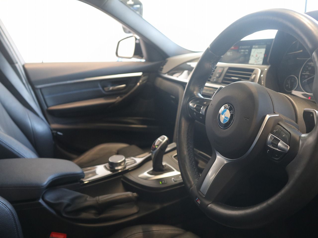 320I XDRIVE TOURING RHD