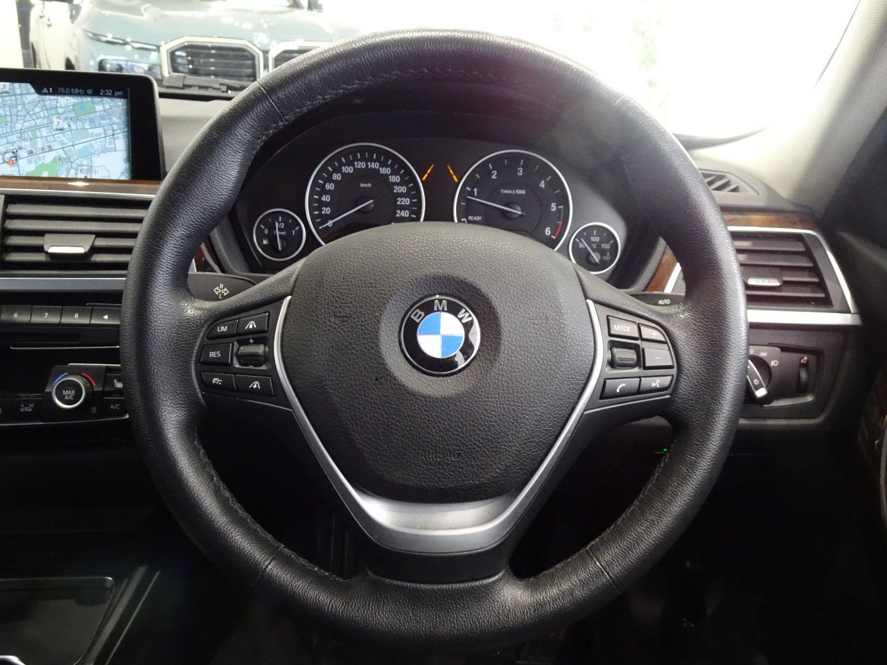 320D SEDAN RHD