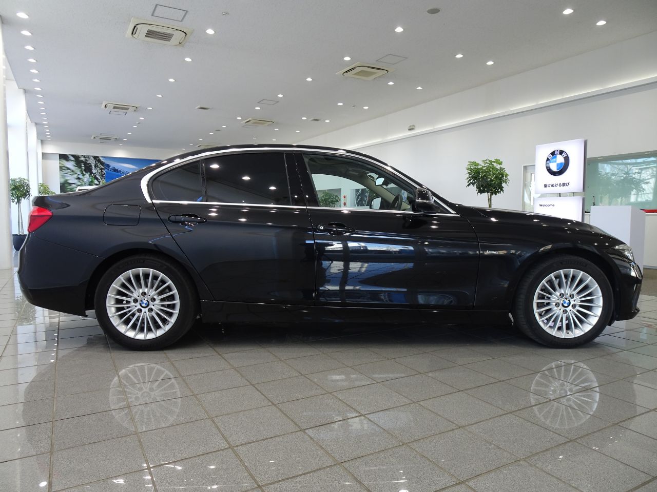 320D SEDAN RHD