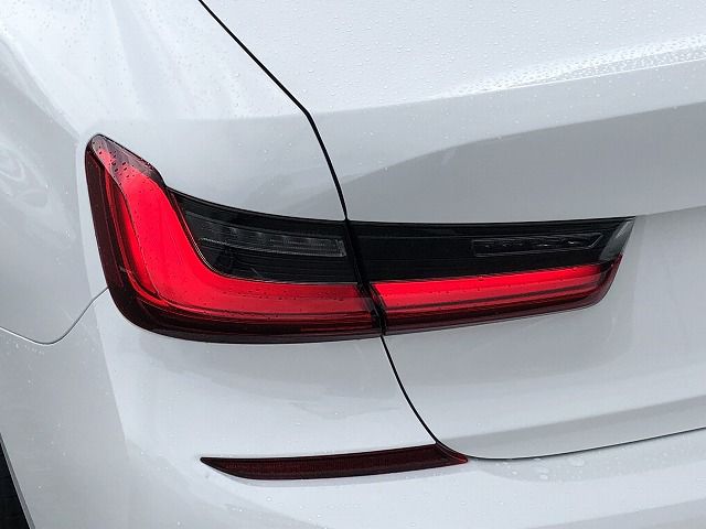 320i Sedan RHD