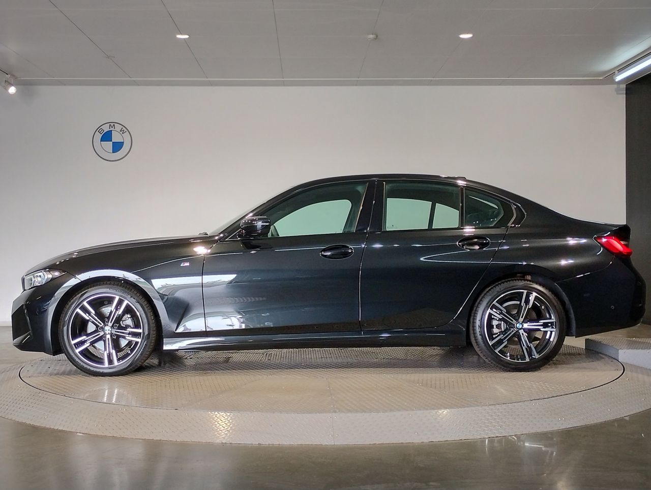 320d xDrive Berline RHD