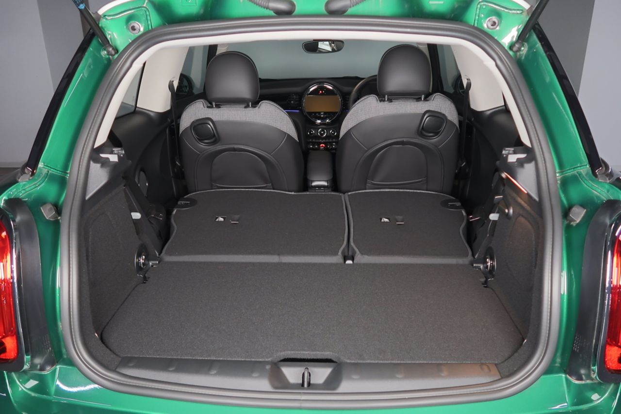 MINI Cooper F56 RHD