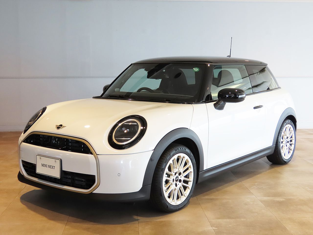 THE NEW MINI COOPER (3 DOOR) C