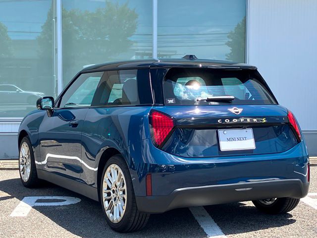J01 MINI Cooper SE