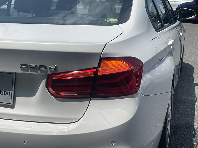 320D SEDAN RHD