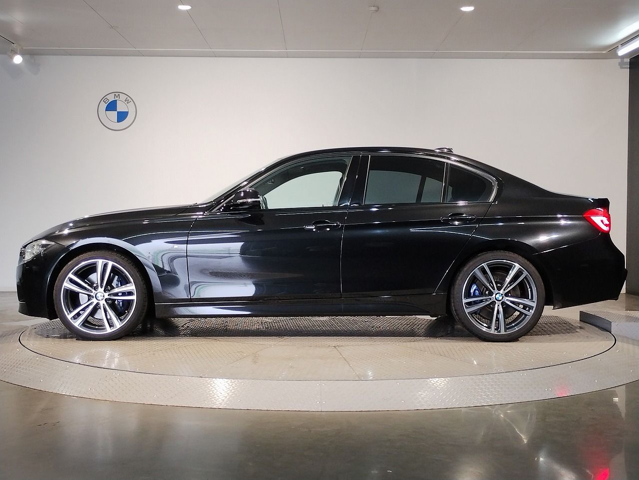 320I SEDAN RHD